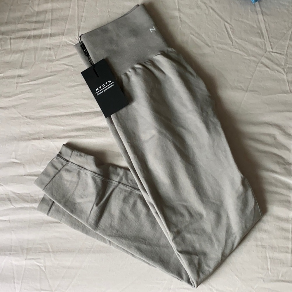 NVGTN solid seamless leggings!